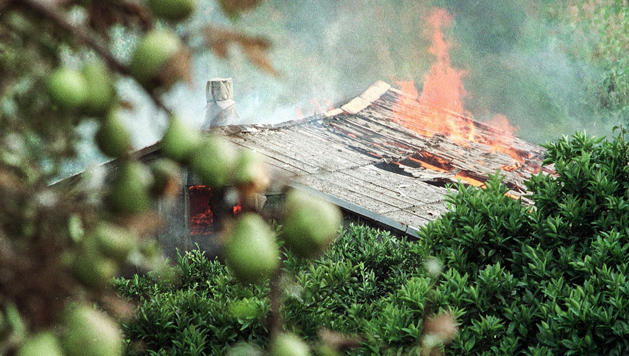 Burning house in the suburbs of Sukhum, September 1992