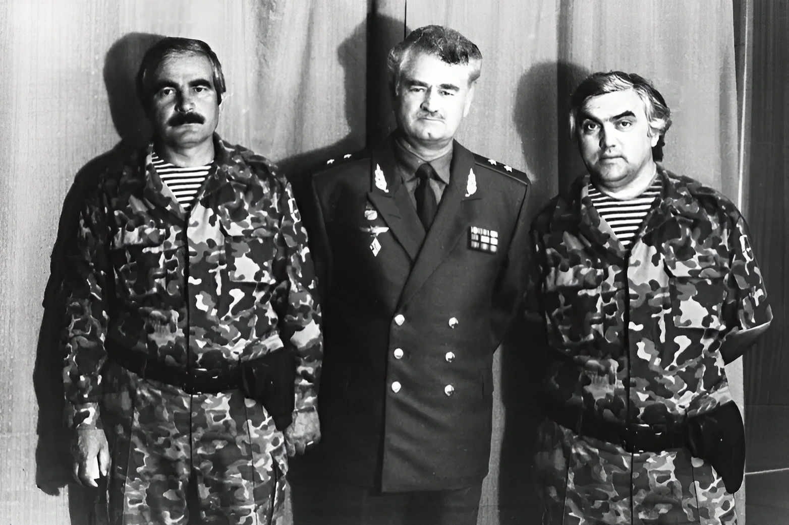 Sultan Sosnaliyev (middle)